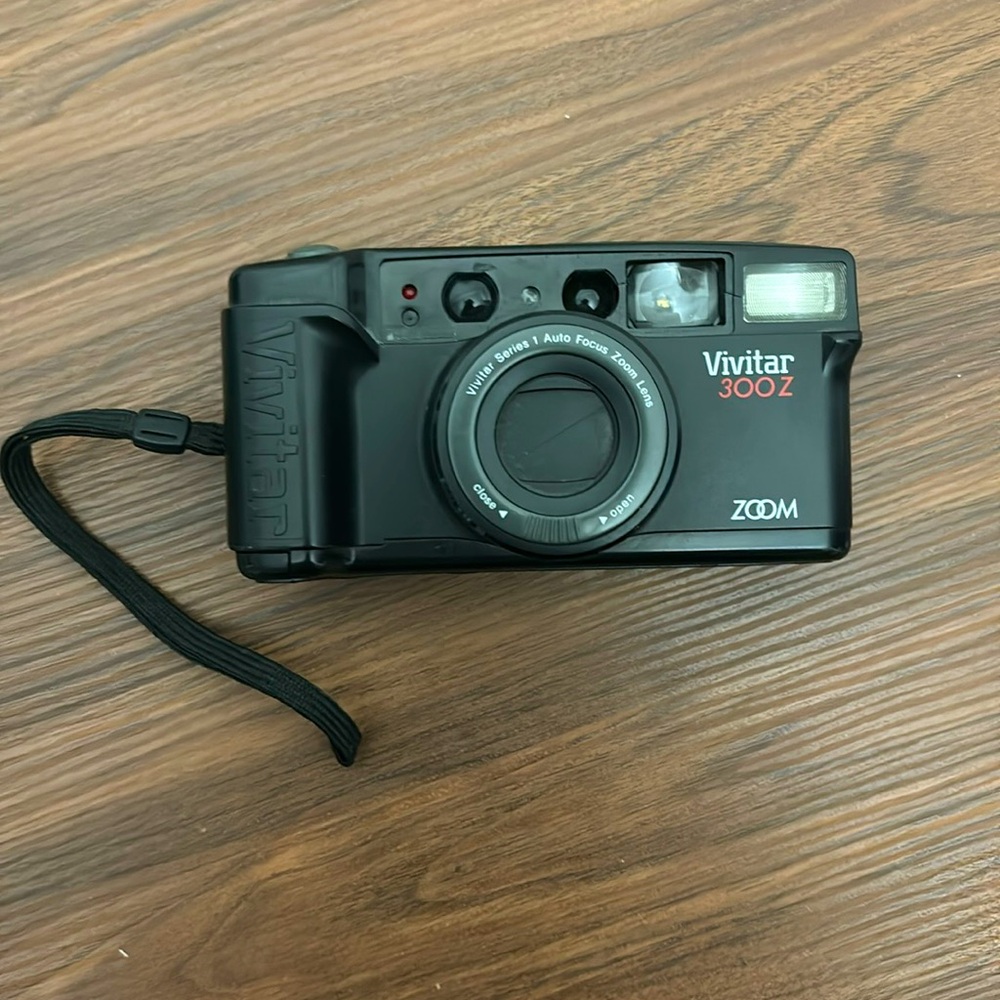 Vivitar 300 Z Series 1 Auto Focus Zoom Lens 35mm Film Camera & Film - Untested